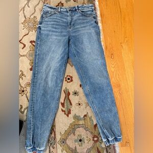 NEVER WORN American Eagle Mom Jogger size 8